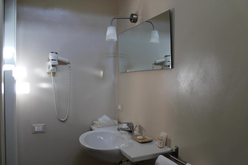 Hotel Touring Livorno Zimmer foto